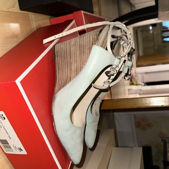 Trending pointy toe wedge!! - Picture 4 of 11